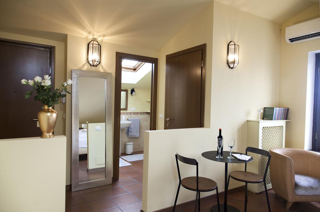 Mansard Very Close To Duomo Милано Екстериор снимка